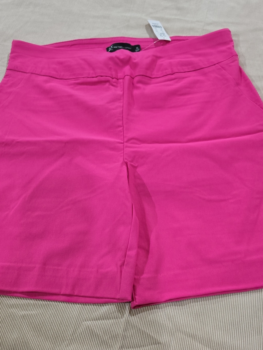 NWT-New York & Company Hot Pink Pull-On Shorts